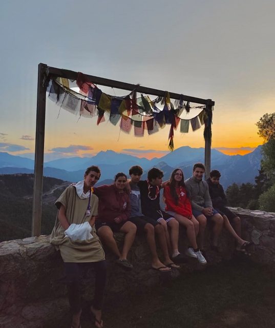 Tanquem els campaments d’estiu de Joves 2025!! ⛺️✨
Plens d’aventures, rialles i moments que mai oblidarem… i fen família un cop més!

Gràcies a tots els infants i monitors/es per donar-ho tot i fer que aquests dies hagin estat tan especials 💛🙌

Ja comptem els dies per retrobar-nos! 🌿🔥